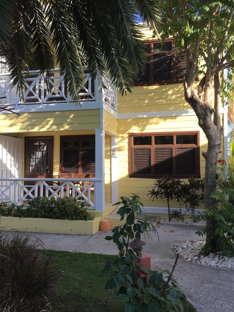 Buccaneer Beach Club Dickenson Bay Екстер'єр фото