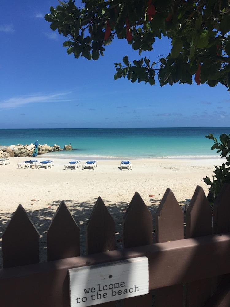 Buccaneer Beach Club Dickenson Bay Екстер'єр фото